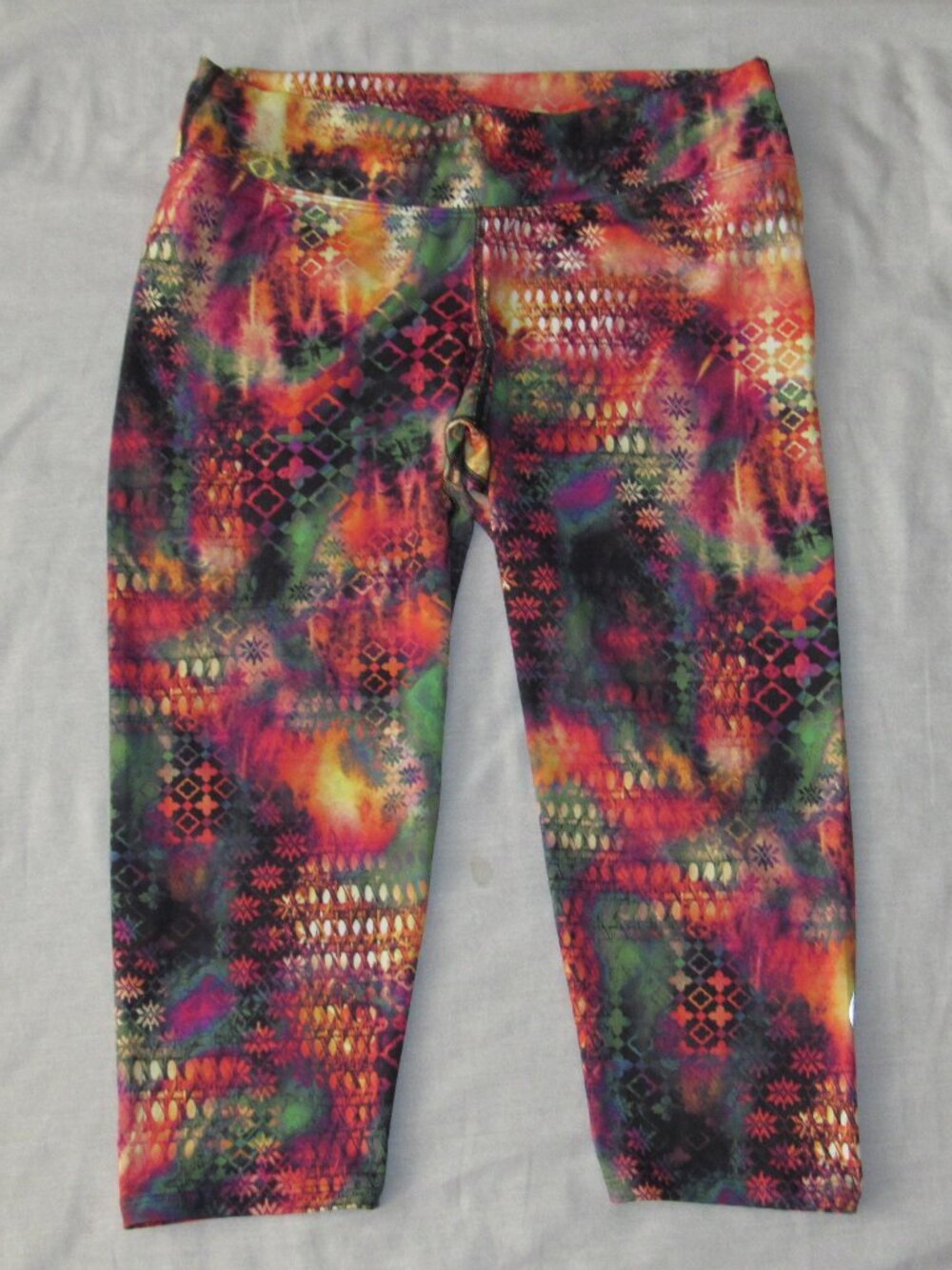 Dona Jo Size 3 (US XL) Colorful Tie Dye Woven Floral Print Capri Leggings